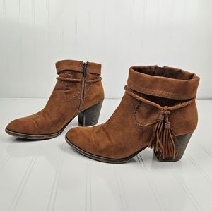 Bamboo Avenge chestnut suede heeled booties